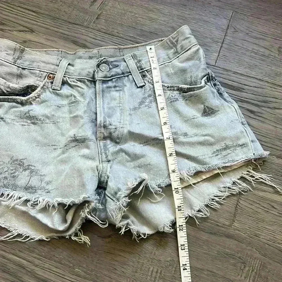 🔥Levi’s🔥 | Vintage jeans shorts with surfers and palm tree designs - Picture 7 of 16